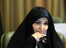 شعرخوانی نرجس سلیمانی در شورای شهر درباره آلودگی هوا