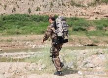 پای اضافی به ارتش چین ملحق شد+ تصویر
