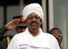 عمر البشیر شماری از افسران را بازنشسته کرد