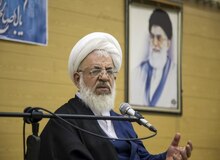 امام جمعه یزد: کسانی که در راهپیمایی و انتخابات شرکت نمی‌کنند خسران و در خلاف مسیر الهی هستند