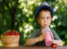  شیر طعم‌دار برای کودکان بخریم یا شیر ساده؟ 