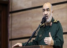 سرلشکر سلامی: بانوان ما که تحت تأثیر تبلیغات دشمن قرار دارند، باز خواهند گشت 