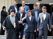 احمدی نژاد و یارانش، غایبان مراسم ۹ دی
