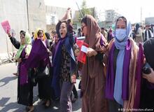 دختران معترض افغانستانی چگونه شناسایی و کشته می‌شوند؟/ زنان عضو نیروهای امنیتی دوره اشرف غنی، علیه زنان معترض برای طالبان جاسوسی می‌کنند