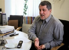 خانواده آیت الله هاشمی تا کنون به شورای شهر دعوت نشده اند بنابراین ما بحثی درباره نام گذاری یک خیابان به نام آیت الله هاشمی در شورای شهر نداشته ایم 