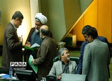 کریمی‌قدوسی لیست دارای تابعیت مضاعف را به خبرنگاران اصولگرا داد
