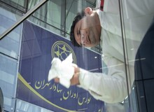 نماینده مجلس:  یک شرکت صوری با سرمایه اسمی ۲۰۰ میلیارد تومانی را در بورس  به قیمت ۳۲۰۰ میلیارد تومان به مردم فروختند
