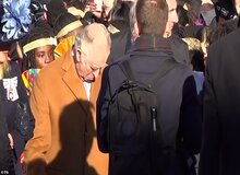 پادشاه انگلیس بار دیگر با تخم‌مرغ هدف حمله قرار گرفت