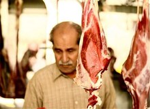 رئیس اتحادیه گوشت گوسفندی: از ابتدای هفته تا به امروز گوشت کیلویی ۱۰ هزار تومان افزایش قیمت داشته است/نهاده‌های دامی با ارز ۴۲۰۰ تومانی به دست ما نمی‌رسد/  سرانه مصرف گوشت ایرانی ها به سرعت رو به کاهش است