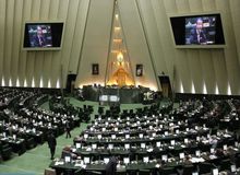 تلاش برای افزایش تعداد نمایندگان مجلس / مخالف: پارلمان را فربه نکنیم/ موافق: تقسیم‌بندی نمایندگان باید عادلانه شود