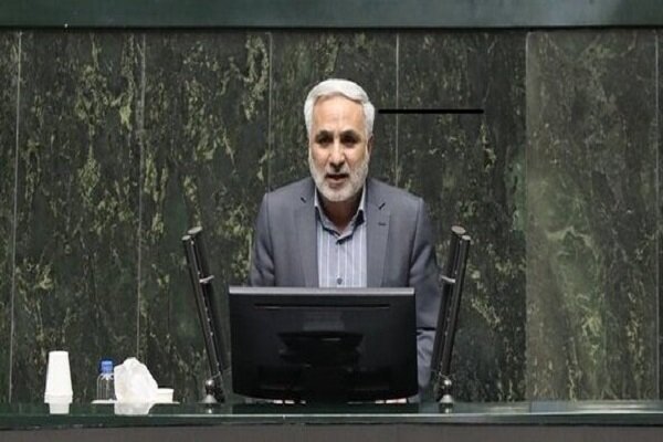 نایب رئیس کمیسیون اجتماعی: کارمندان، نیروهای مسلح و مردم در شرایط سخت اقتصادی به سر می برند