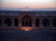  تعطیلی کاروانسرای دیرگچین به علت برپایی «کنسرت فرضی» پرستو احمدی+فیلم