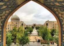 چشم‌انداز دهه آینده حوزه علمیه قم؛ سناریوهای مرجعیت و جامعه‌پذیری