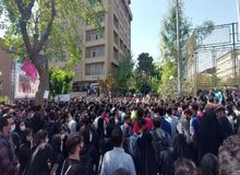یکی از دانشجویان دانشگاه شریف: افرادی که در صف اول تجمعات بودند، توسط دوربین‌های دانشگاه شناسایی شدند/ بین ۱۰ تا ۲۰ دانشجو ممنوع‌الورود هستند
