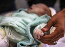 غزه: ۵۰۰ نوزاد با گرسنگی دست‌وپنجه نرم می‌کنند