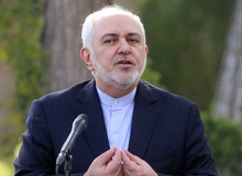 ظریف: فقط جهانگیری در دولت روحانی موافق کاندیدا توری من بود، بقیه راضی نبودند/ زدن من توسط طرفداران لاریجانی اشتباه بود، من رقیب ایشان نبودم/ به  خاتمی گفتم مردم با رأی‌دادن به من، تنبیه خواهند شد کمااینکه مردم از سال ۹۶ به بعد تنبیه شدند
