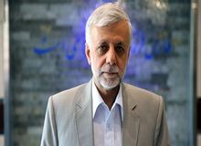 فعال سیاسی اصلاح طلب: تا کی قرار است امثال عبدی و حجاریان و بهزاد نبوی برای اصلاحات نسخه بپیچند؟/ مگر یک جریان سیاسی را می توان با « پیپ کشیدن» اداره کرد؟/ موسوی خوئینی‌ها مهره سوخته است