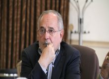  برخورد با ایروانی و سرمایه گذارانی مانند ایروانی در بلند مدت بر صنعت قطعه سازی تاثیر می گذارد/  با توجه به بیانیه عباس ایروانی درباره مشکلات و نوع برخورد با ایشان؛ سرمایه گذاران دچار هراس شده اند  

