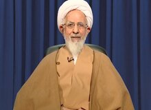 آیت‌الله جوادی آملی: تازیانه فقر پشت مردم را زخمی کرده، مسؤولان تدبیر کنند