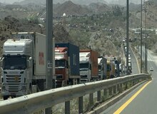 عربستان ناوگان عظیم کامیون‌ها را جایگزین تنگه هرمز کرده است