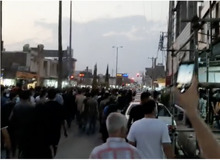 گزارشی میدانی از اعتراضات مردم خوزستان در گفتگو با یک جوان دهه هفتادی شهر ایذه/ اینجا عصرها «حکومت نظامی» می شود/ زخمی ها از ترس بازداشت به بیمارستان نمی روند/ ما جدایی طلب نیستیم و روی خاکمان غیرت داریم/ هیچ اسلحه‌ای در دست معترضان نبود