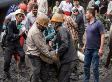 جستجو برای یافتن معدنچیان دیگر در زیر آوارهای تونل ادامه دارد
