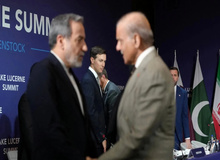 الحدث به نقل از یک منبع دیپلماتیک: پاکستان، قطر و عمان همچنان به تماس‌های خود با تهران و واشنگتن برای توقف تنش‌ها ادامه می‌دهند