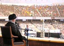 تحریم را شکست خواهیم داد/ کسانی که در داخل کشور تسلیم شدن در برابر دشمن را القا می کنند، در حال خیانت به کشور هستند
