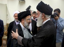 تولیت آستان قدس رضوی به دفتر رهبری فراخوانده شد