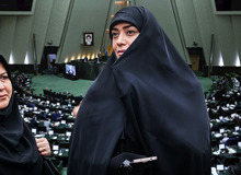 دلیل رفت و آمد «الهام چرخنده» به مجلس انقلابی یازدهم چیست؟