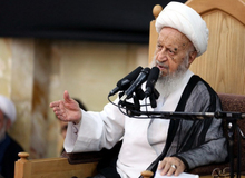 آیت الله مکارم شیرازی: تندروها مردم را از انقلاب جدا می کنند
