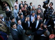 نشستی به سبک احمدی نژاد/ مردی که در چشمان خبرنگاران زل می زند و دروغ می گوید