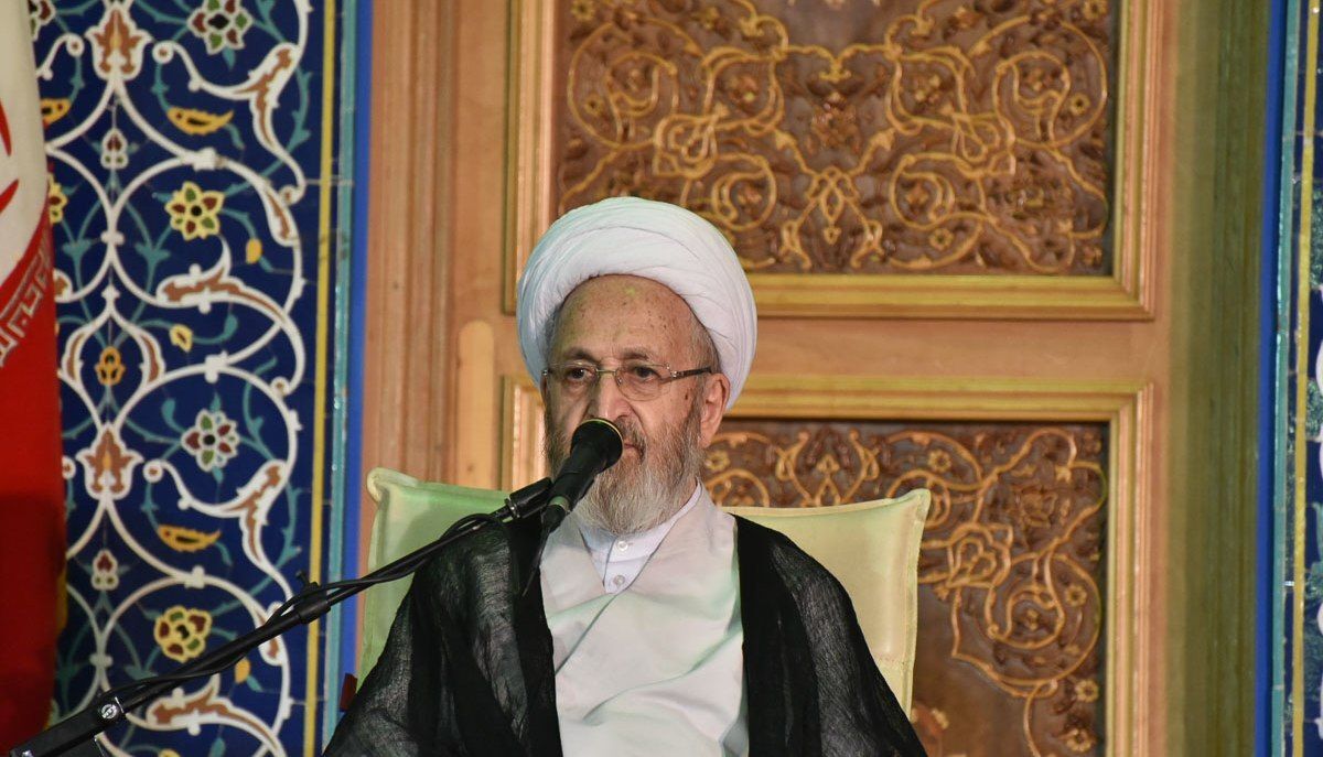 آیت الله سبحانی: نباید به دنبال این باشیم که سنی را شیعه و شیعه را سنی کنیم