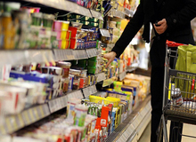 افزایش ۴ برابری قیمت گوشت،۳ برابری قیمت برنج ، ۳/۵ برابری ماهی و ۳ برابری تخم‌مرغ در دو سال/ خوراکی ها چقدر گران شدند+جدول قیمت