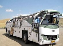 برخورد کامیون با اتوبوس مدرسه؛ ۲۱ دانش‌آموز زخمی شدند