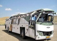 برخورد کامیون با اتوبوس مدرسه؛ ۲۱ دانش‌آموز زخمی شدند