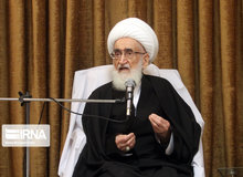 آیت الله نوری همدانی: قبل از انقلاب روزی هفت میلیون بشکه نفت می فروختیم و در برابر آن کالا می گرفتیم