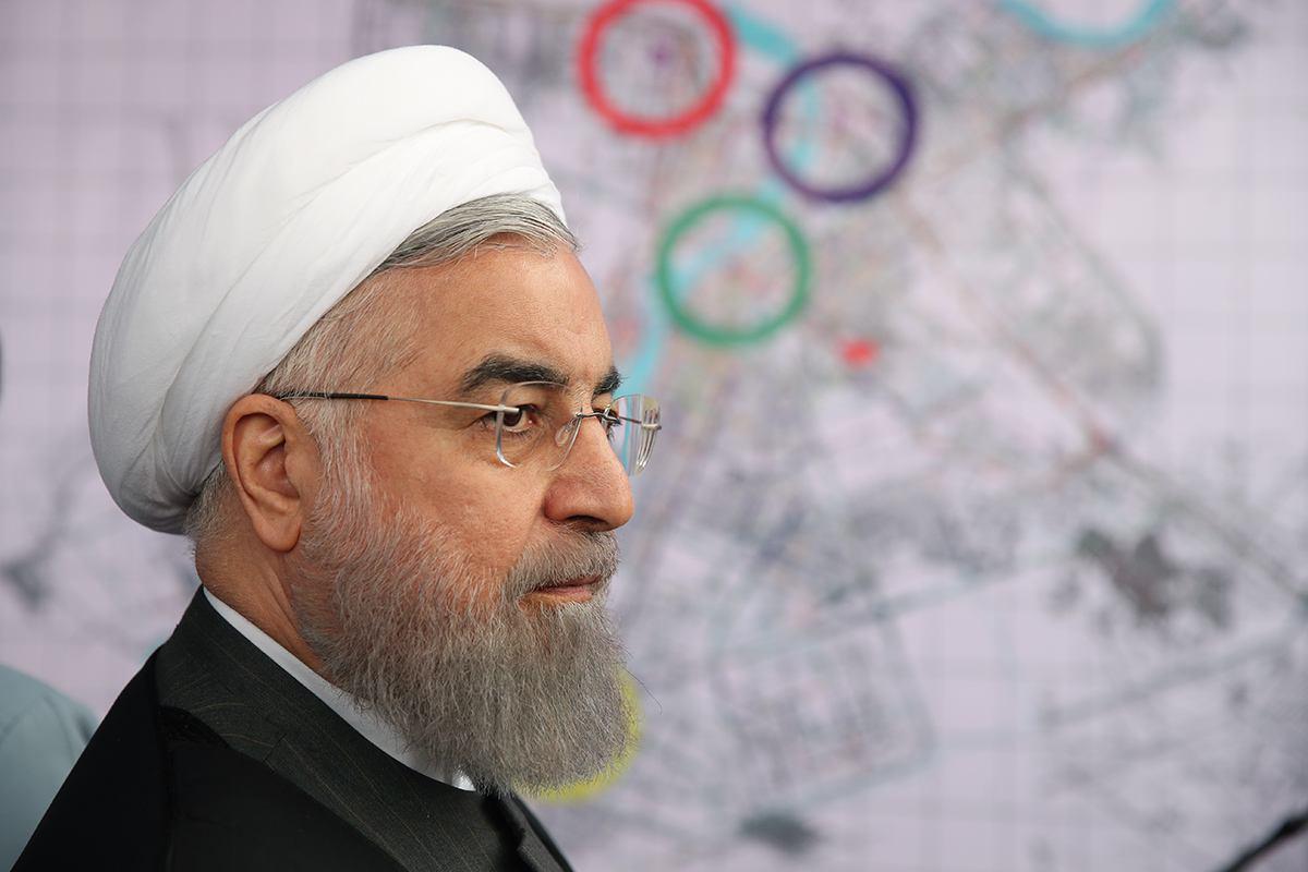 بازدید دکتر روحانی از مراحل اجرایی طرح آماک در استان خوزستان/ جلوگیری از سوزانده شدن روزانه ٢٤١ میلیون فوت مکعب گاز ترش