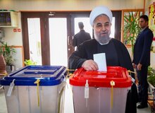شوخی حسن روحانی با ۲ جوان در شعبه اخذ رأی