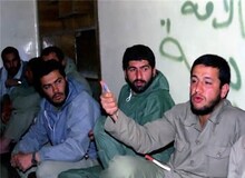 روایت یک شاهد عینی از جلسه رزمندگان معترض با محسن رضایی/انتقادات شهد بهمنی و رستگار بعد از شکست خیبر شروع شد