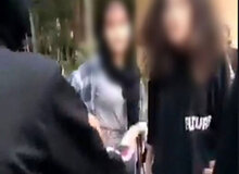 واکنش هلیا دختر دهه هشتادی که در اصفهان اقدام به قمه‌کشی کرد/ دعوا سر دوست پسر من بود؛ آنقدر نگید بچه ام!/ عکس