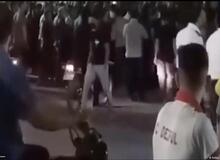 تجمع اعتراضی  مردم خرمشهر در اعتراض به روند نامناسب امداد رسانی؛ شعار  رییسی رییسی استعفا استعفا/ FILM