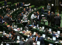 حاشیه های جلسه علنی امروز مجلس / دعوای قاضی پور با نمایندگان بر سر تعداد طرفداران تیم های باشگاهی استقلال، پرسپولیس و تراکتور سازی!
