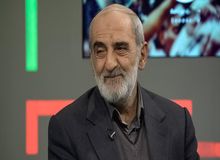 انتقاد تلویحی حسین شریعتمداری از آیت الله سیستانی/ استکبار اصرار دارد که اسلام غیرسیاسی را به عنوان شیعه اصیل معرفی کند