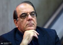 عباس عبدی خطاب به وزیر بهداشت: ادامه راه ممکن نیست استعفا دهید