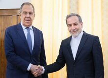 ارگان مطبوعاتی نزدیک به قالیباف: مذاکره با لاوروف در باره ۴۰۰کیلو اورانیوم نه تنها سایه جنگ را دور نمی کند بلکه ریسک حملات شدیدتر امریکا و اسرائیل را افزایش می دهد