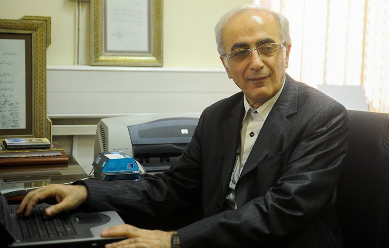 مشاور نوبخت: مشکلات اقتصاد ایران، داخلی است نه سیاست خارجی/ باید از نفت فاصله بگیریم و پایه‌های مالیاتی را افزایش دهیم/ چون می‌دانند وابسته‌ایم، تحریم می‌کنند
