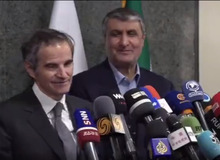 شوخی «مدیرکل آژانس» با خبرنگاران به زبان فارسی/ گروسی: دارم فارسی یاد می گیرم/ FILM