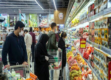 ۷۰ درصد دستمزد خانواده ۴ نفره صرف خوراک می‌شود