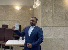 شعرخوانی آقای کاندیدا بعد از ثبت نام در انتخابات /جوانترین کاندیدا تا به امروز هستم /شعار دولتم «افکار ابکار» است